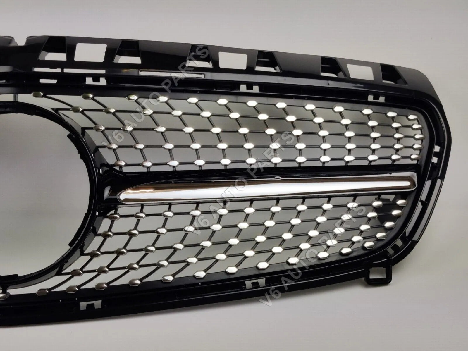 Mercedes S Class front grille featuring diamond design for A220 model.
