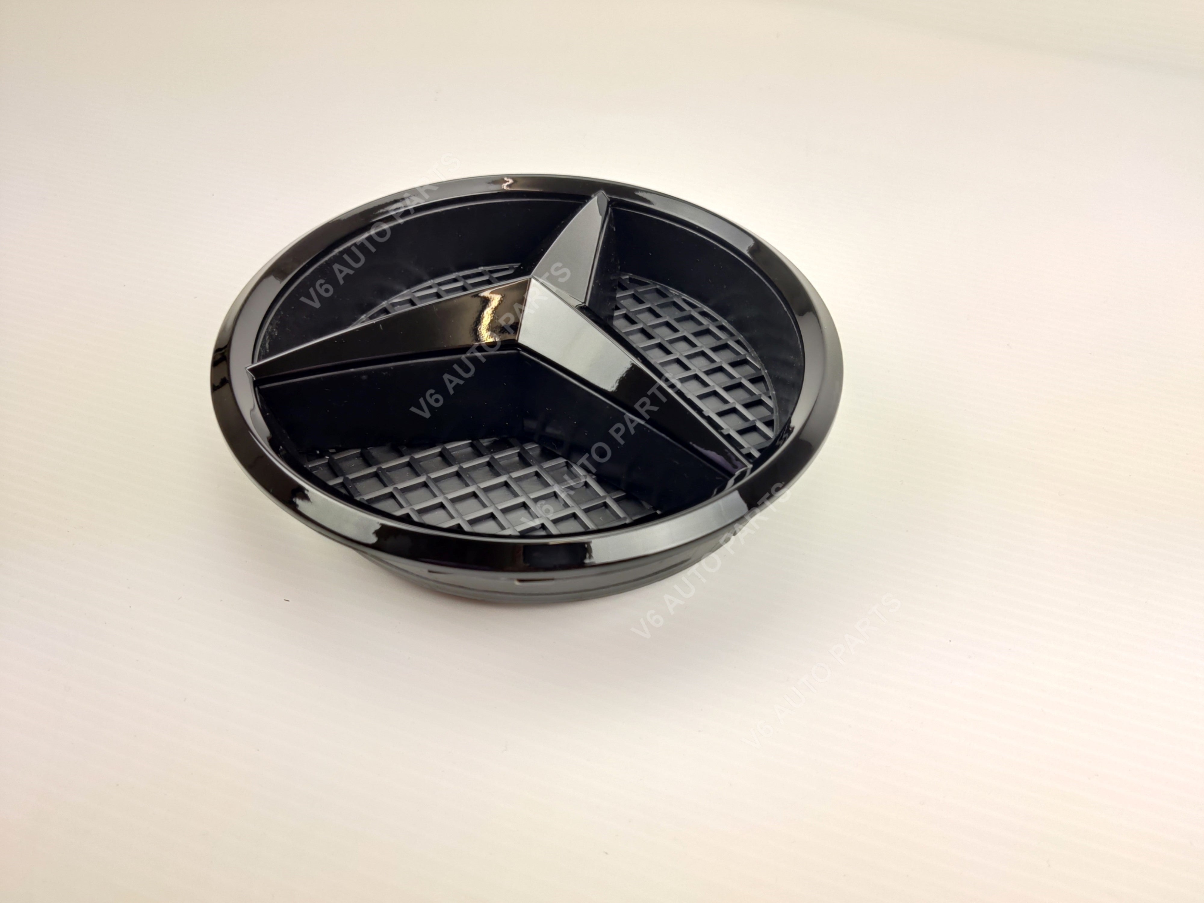Black plastic wheel with Mercedes logo, Front Grille Black Centre Emblem Badge For A B C CLA E.