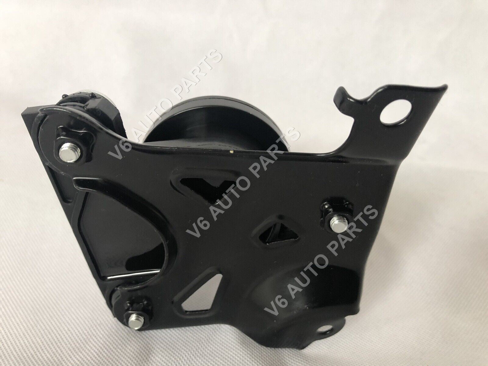 Black plastic motor mount for car, compatible with 2004-2009 Toyota Prius Hatchback 1.5L. Part number 04000-32528.