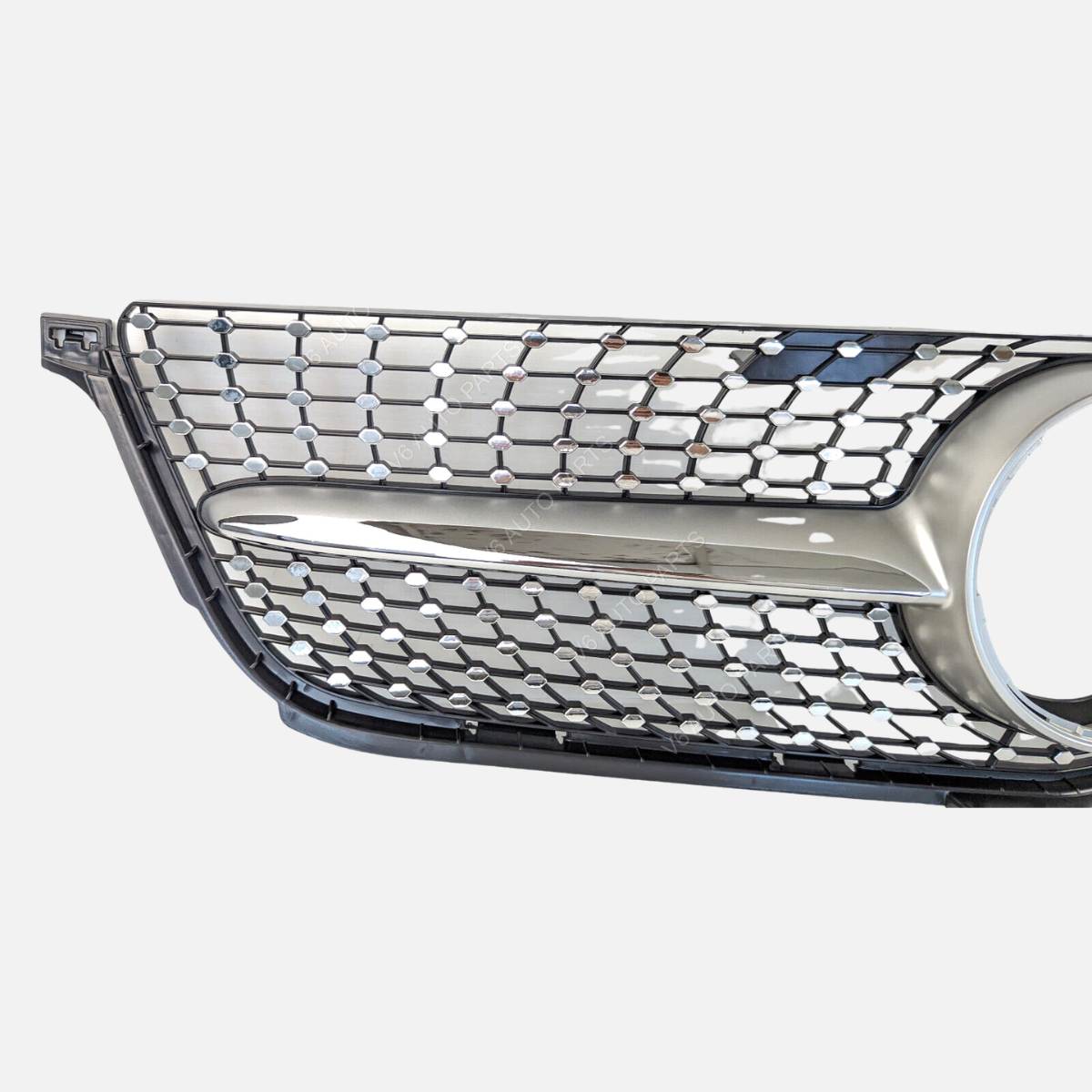 For Mercedes M‑Class W166 ML300/320/400 Front Radiator Grille (2012–2016) – Diamond Chrome