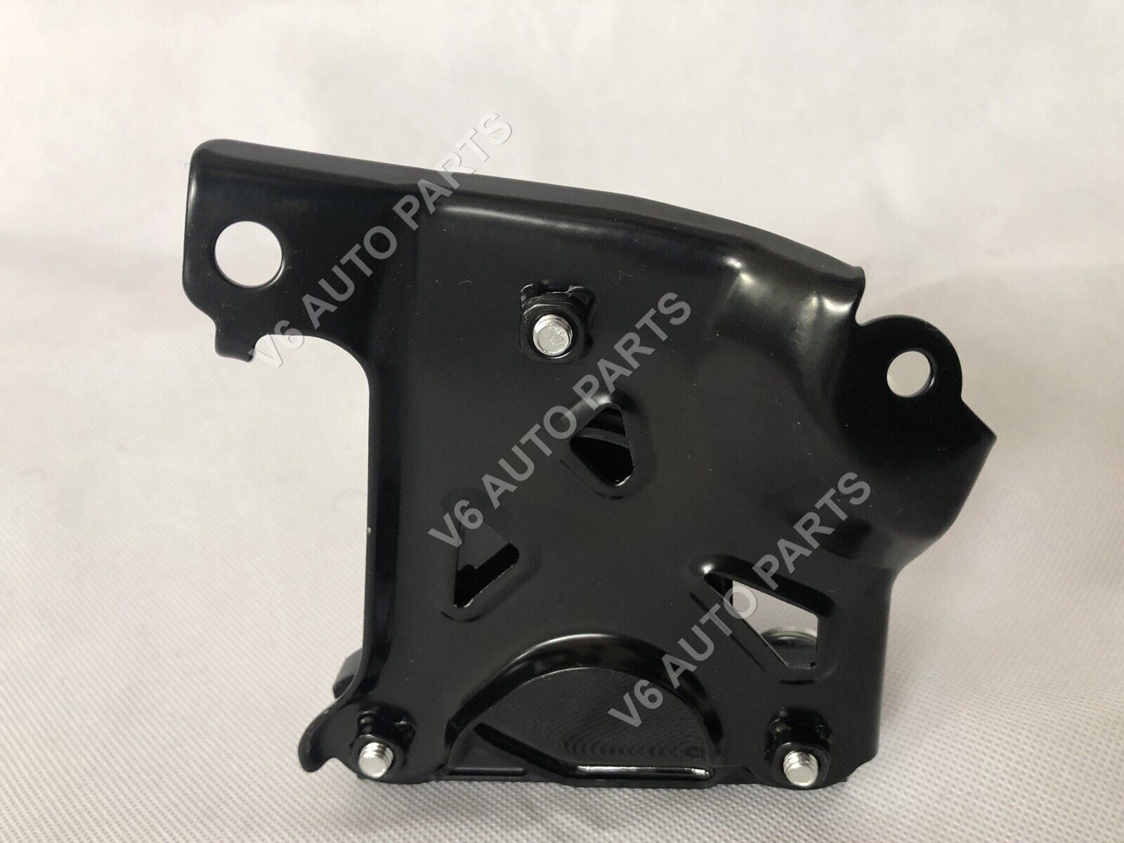 Motor mount made of black plastic for 2004-2009 Toyota Prius Hatchback 1.5L. Part number 04000-32528.